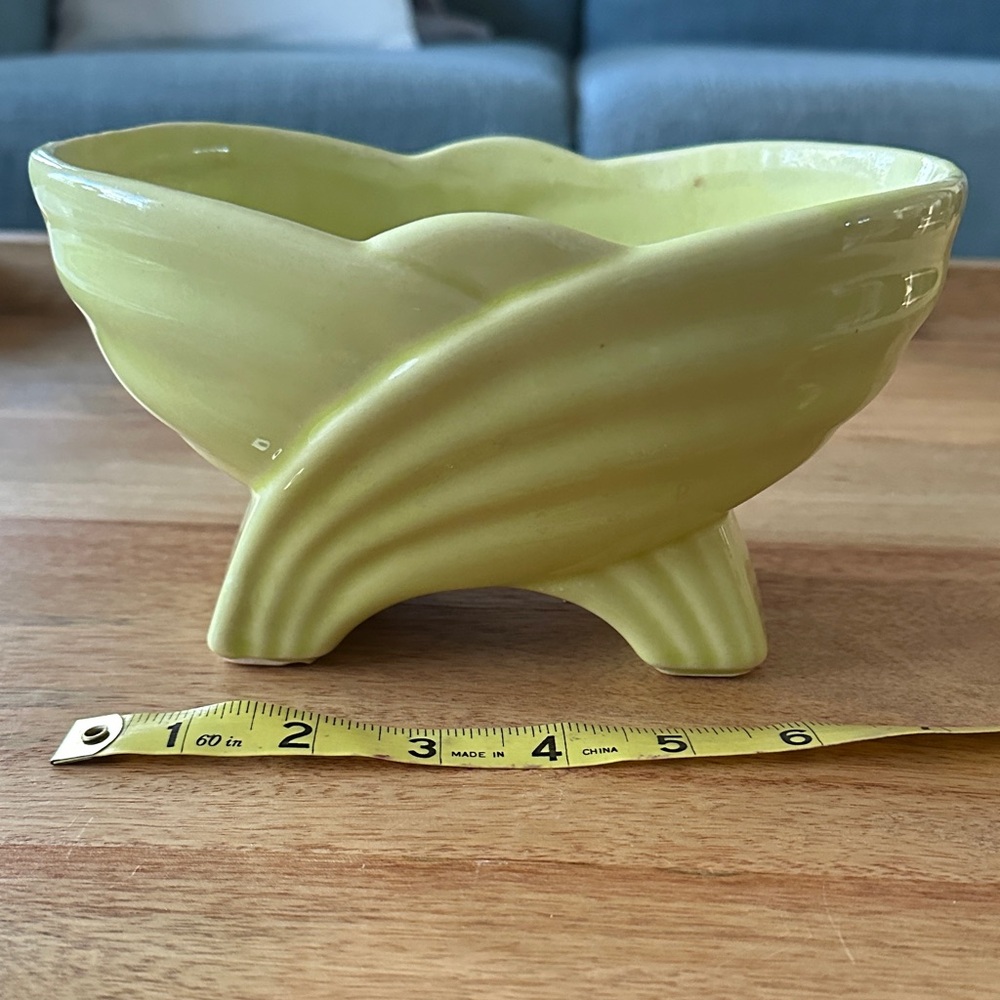 Vintage Elegant Yellow Ceramic Planter